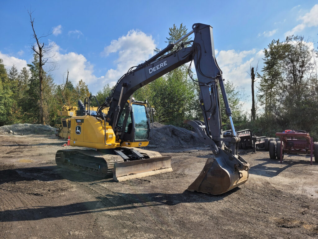 01398 - 2022 John Deere 135G Excavator (45)