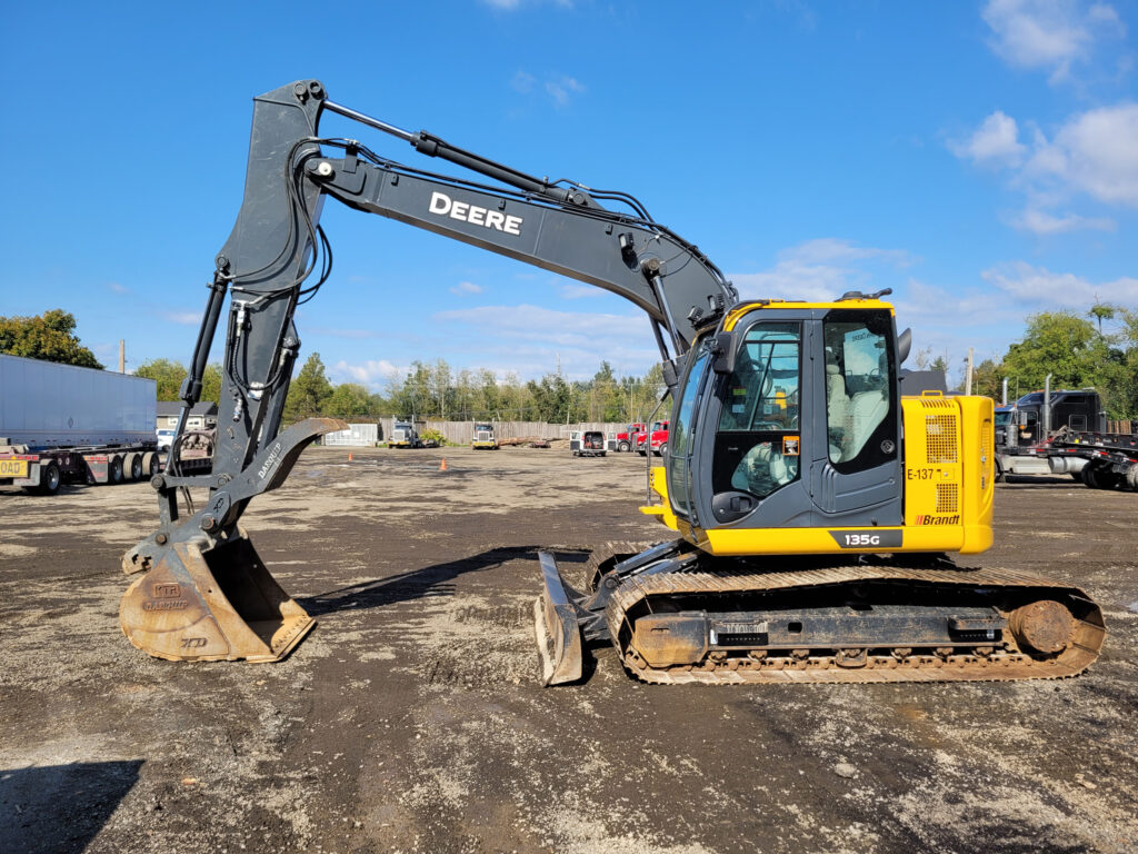 01398 - 2022 John Deere 135G Excavator (54)