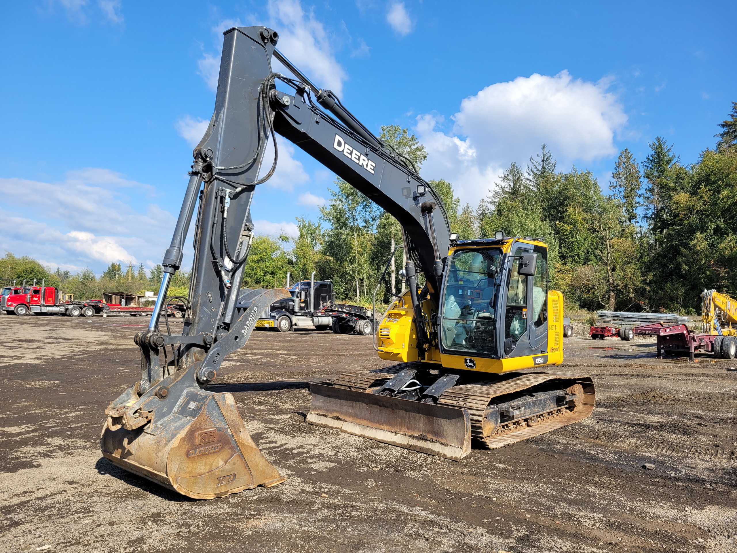 01398 - 2022 John Deere 135G Excavator (56)