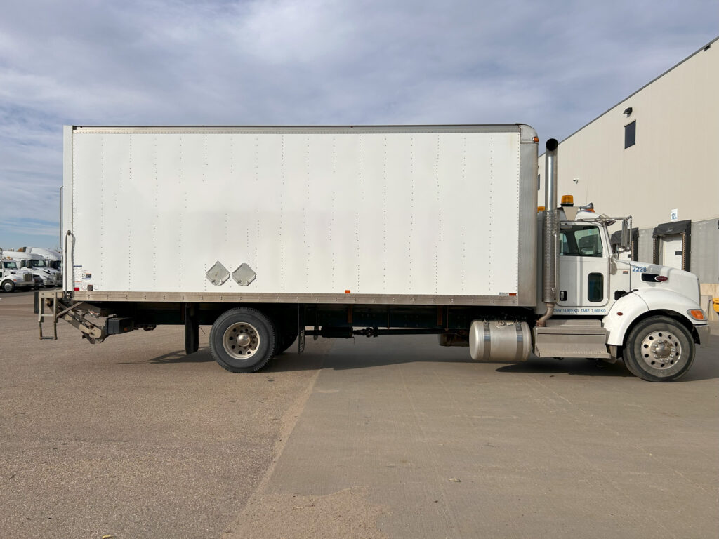 01404 - 2018 Peterbilt 337 Box Van Truck (22)